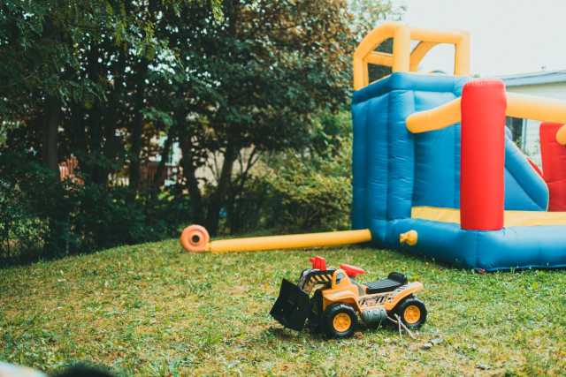 Bouncy Castle vs Obstacle Course: A Party Rental Guide